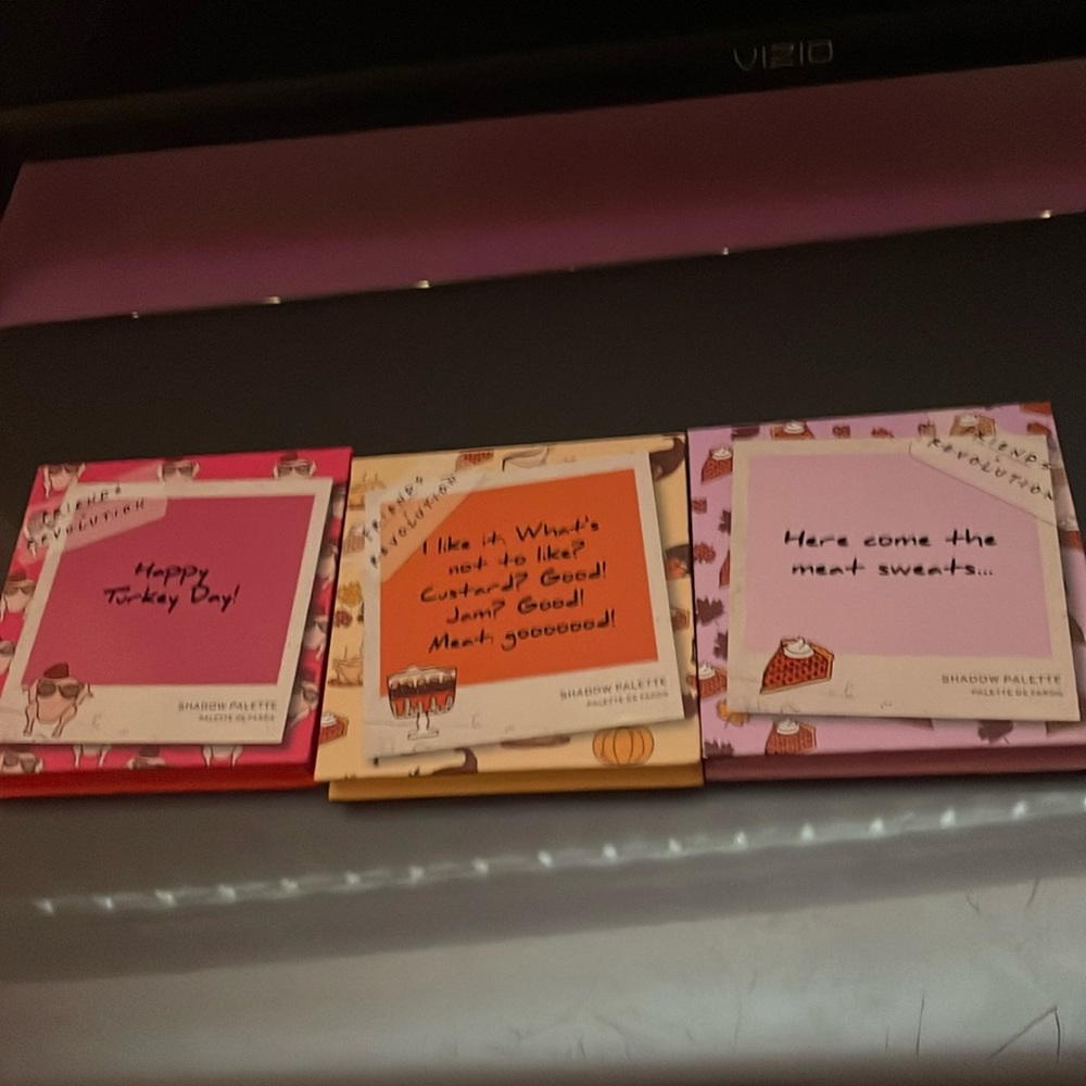 Set of 3 friends eye shadow pallet’s